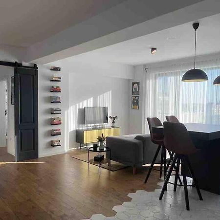 Modern 2-Bedroom Apartment In New Residence 크라이오바 외부 사진