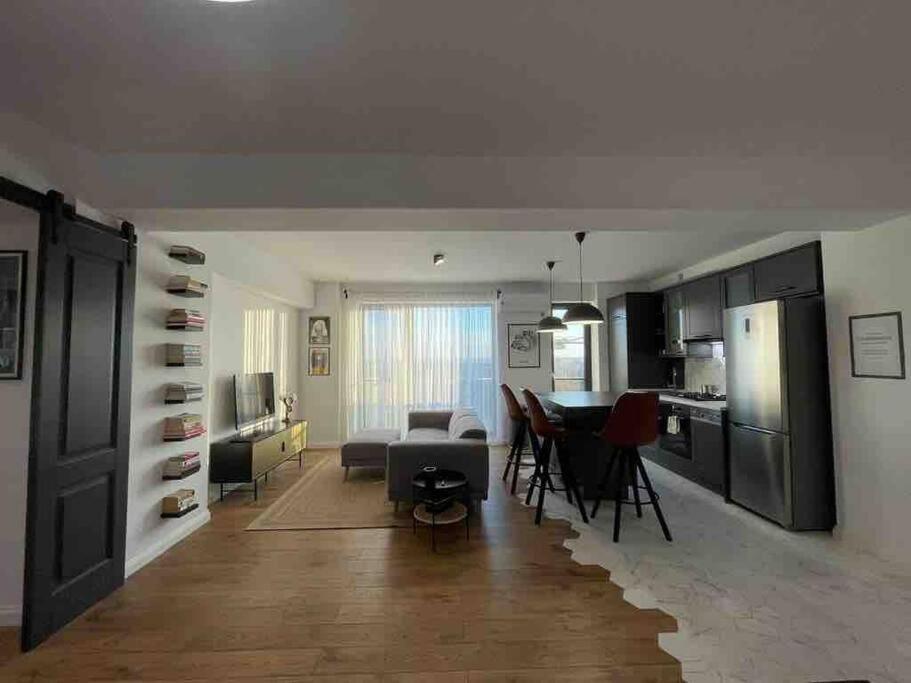 Modern 2-Bedroom Apartment In New Residence 크라이오바 외부 사진